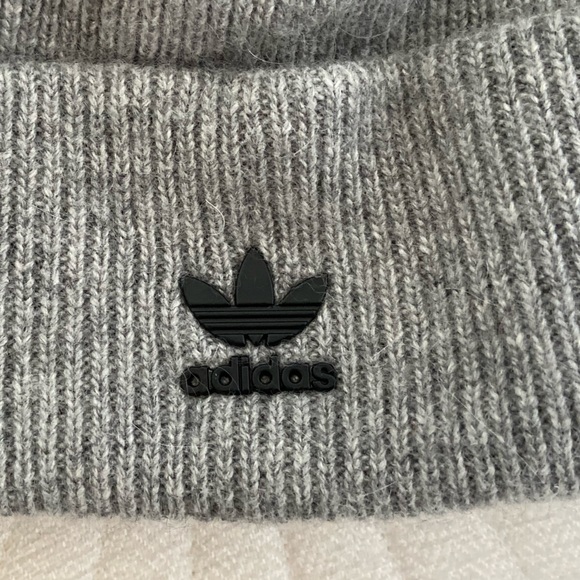 Adidas Originals Metal Badge Beanie - Picture 2 of 5